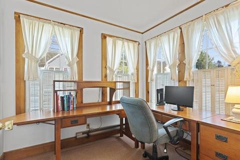 682 Great Plain Ave, Needham, MA 02492 photo 12