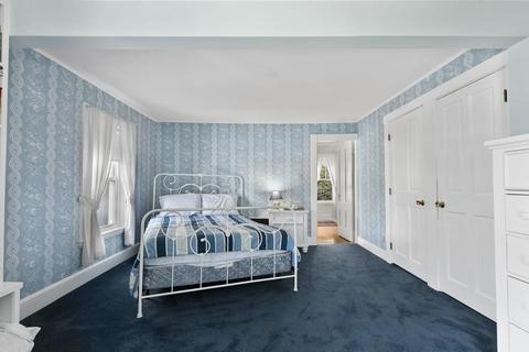 682 Great Plain Ave, Needham, MA 02492 photo 21