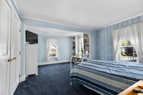 682 Great Plain Ave, Needham, MA 02492 photo 20