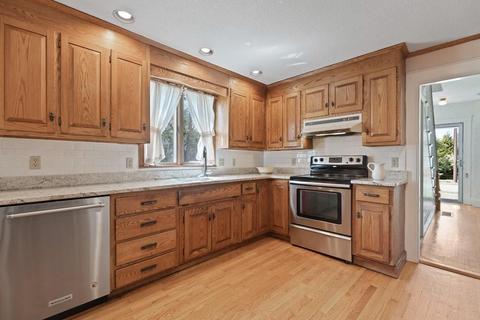 682 Great Plain Ave, Needham, MA 02492 photo 9