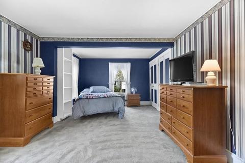 682 Great Plain Ave, Needham, MA 02492 photo 18