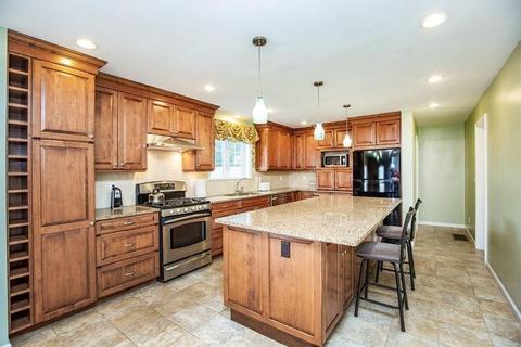 7 Riverside St, Danvers, MA 01923 photo 1