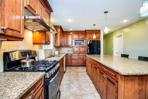 7 Riverside St, Danvers, MA 01923 photo 2