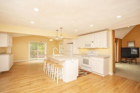 39 Overlook Dr, Raynham, MA 02767 photo 8