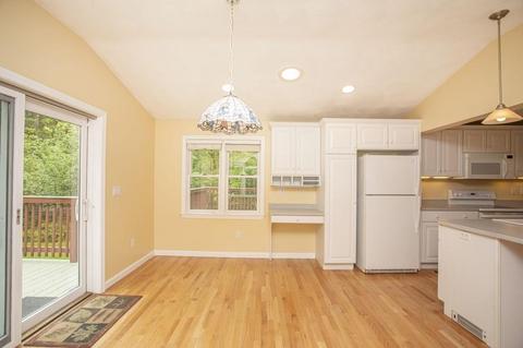 39 Overlook Dr, Raynham, MA 02767 photo 11