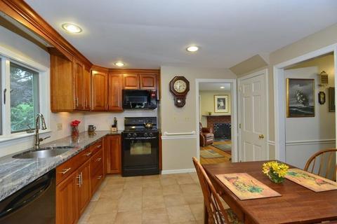 442 Dailey Dr, Franklin, MA 02038 photo 5