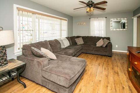 8 Hickox Pl, Springfield, MA 01104 photo 6