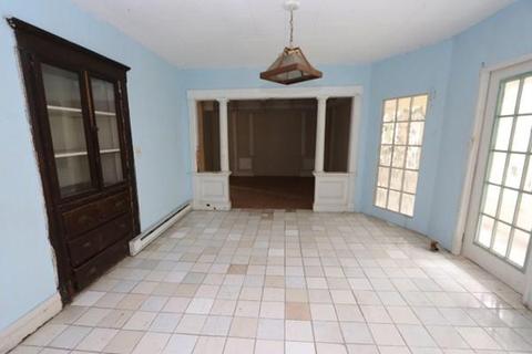 56 Dearborn St, Springfield, MA 01109 photo 6