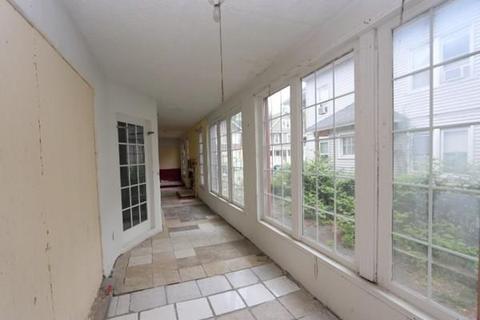 56 Dearborn St, Springfield, MA 01109 photo 9