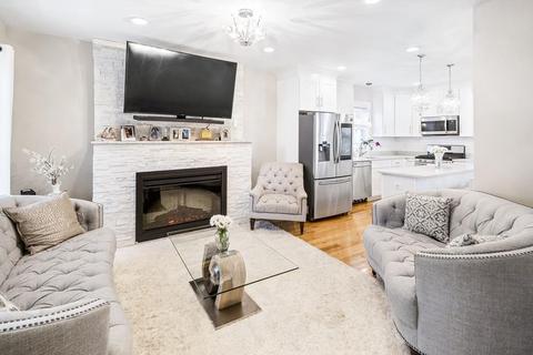 19 Pleasant View Ave, Everett, MA 02149 photo 3