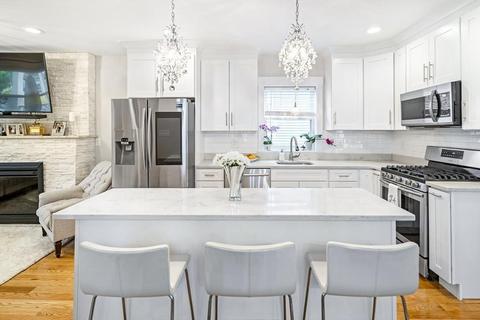 19 Pleasant View Ave, Everett, MA 02149 photo 4