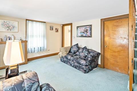 17 Hart St, Brookline, MA 02445 photo 4