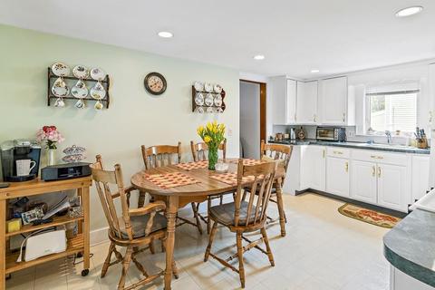 17 Hart St, Brookline, MA 02445 photo 8