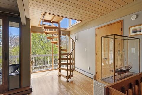 211 Hart St, Beverly, MA 01915 photo 32