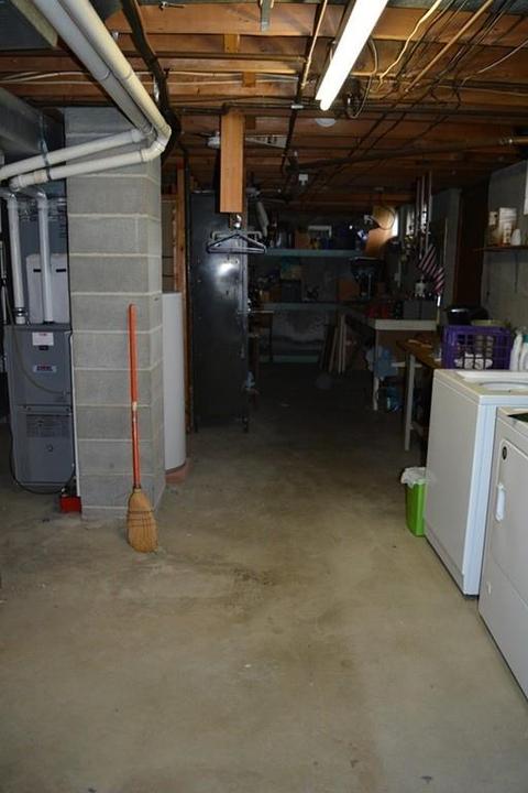124 Overlook Dr, West Springfield, MA 01089 photo 17