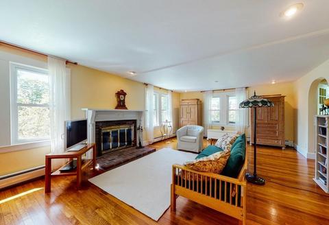 11 Spring St, Ipswich, MA 01938 photo 4