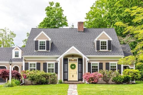93 King St, Reading, MA 01867 photo 2