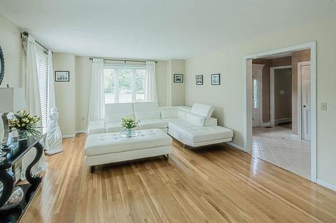 22 Colonial Dr, Mendon, MA 01756 photo 5