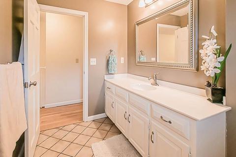 22 Colonial Dr, Mendon, MA 01756 photo 36
