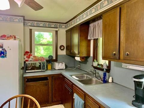 40 Taft Ave, Chicopee, MA 01020 photo 9