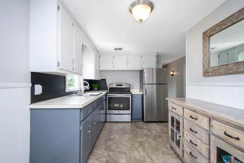 70 Kerry Dr, Springfield, MA 01118 photo 12