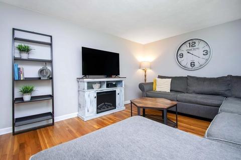 70 Kerry Dr, Springfield, MA 01118 photo 8
