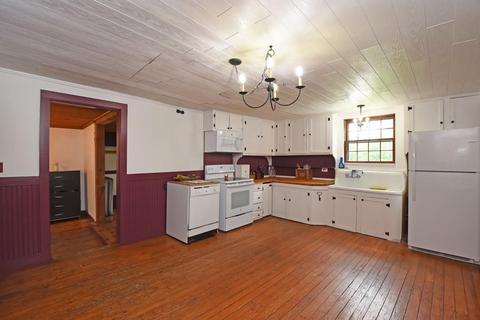 96 S Main St, Ashburnham, MA 01430 photo 5