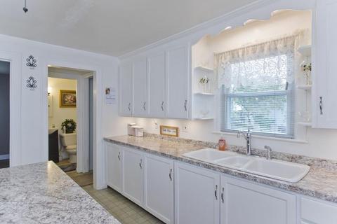 23 Lucerne Rd, Springfield, MA 01119 photo 3