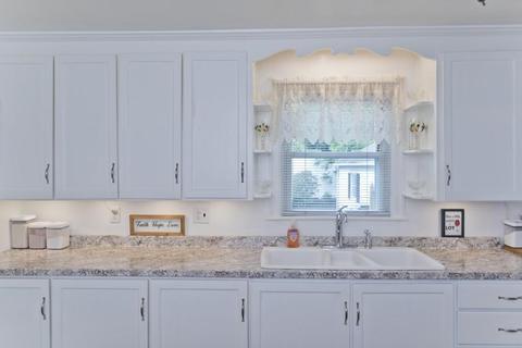 23 Lucerne Rd, Springfield, MA 01119 photo 5