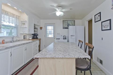23 Lucerne Rd, Springfield, MA 01119 photo 6