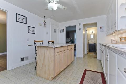 23 Lucerne Rd, Springfield, MA 01119 photo 4