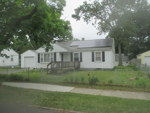 58 Glencoe St, Springfield, MA 01104 photo 2