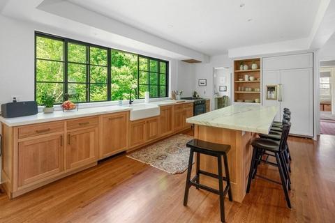 317 Main St, Hingham, MA 02043 photo 3