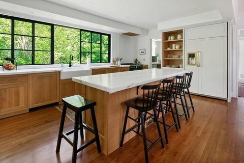 317 Main St, Hingham, MA 02043 photo 4