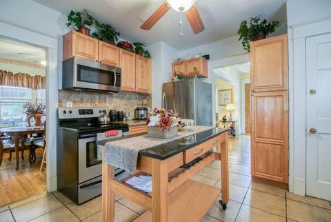 11 Old Point St, Springfield, MA 01109 photo 6