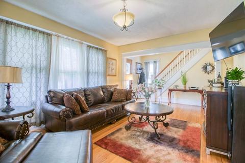 11 Old Point St, Springfield, MA 01109 photo 12