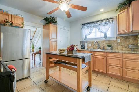 11 Old Point St, Springfield, MA 01109 photo 7