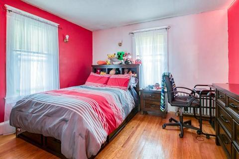 11 Old Point St, Springfield, MA 01109 photo 23
