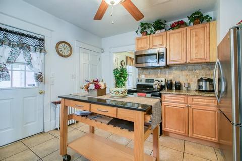 11 Old Point St, Springfield, MA 01109 photo 5