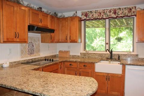 25 Mendon St, Upton, MA 01568 photo 4