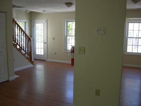 8 Beverly Cv, Worcester, MA 01604 photo 7