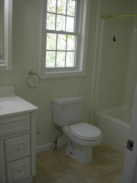 8 Beverly Cv, Worcester, MA 01604 photo 9