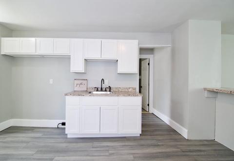 72 Clifton Ave, Springfield, MA 01105 photo 5