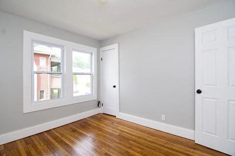 72 Clifton Ave, Springfield, MA 01105 photo 37