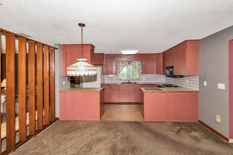 77 Fedak Dr, Chicopee, MA 01013 photo 5