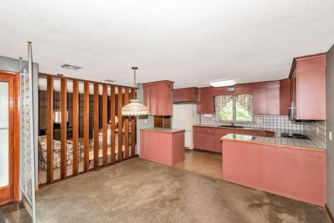 77 Fedak Dr, Chicopee, MA 01013 photo 4