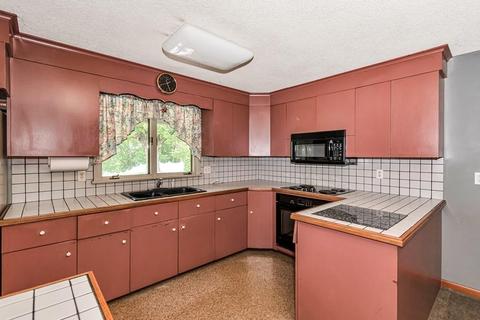 77 Fedak Dr, Chicopee, MA 01013 photo 6