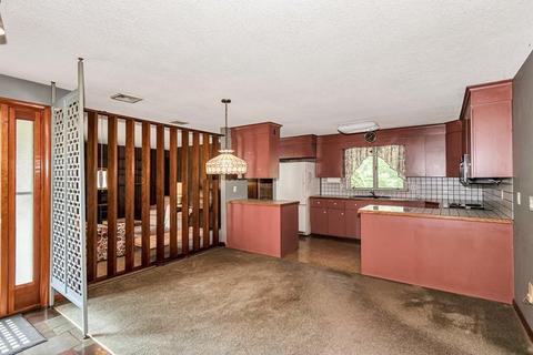 77 Fedak Dr, Chicopee, MA 01013 photo 3