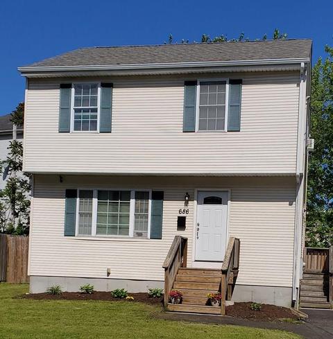 686 Quarry St, Fall River, MA 02723 photo 2