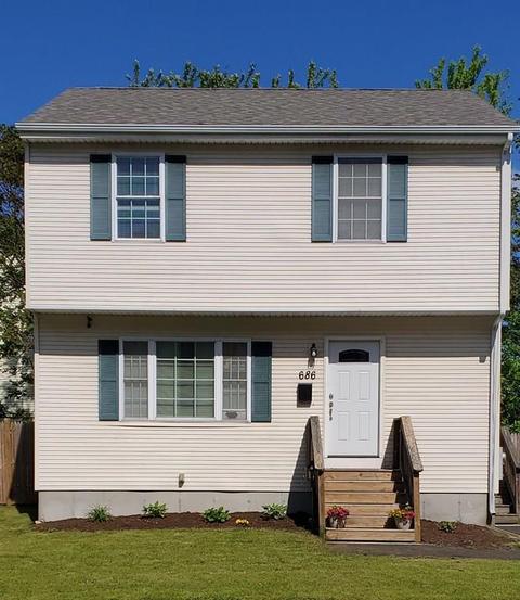 686 Quarry St, Fall River, MA 02723 photo 1